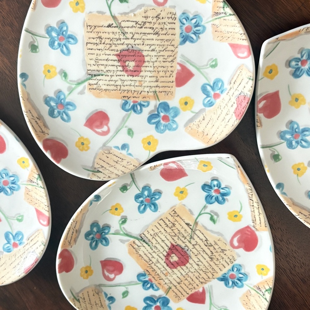 Williams Sonoma love letters. Set of 4 porcelain heart shaped plates. New